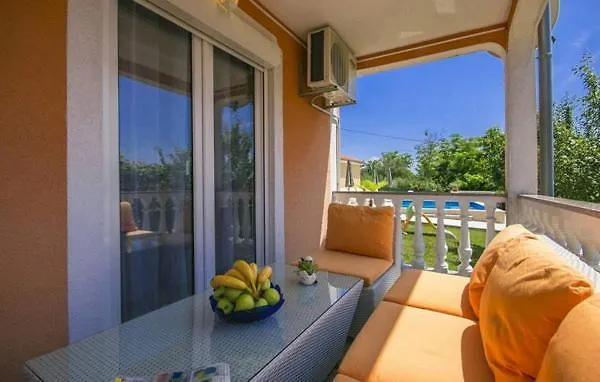 House Nevenka Διαμέρισμα Nova Vas